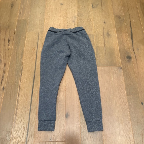 Adidas $60 Must Haves Versatility Tapered Joggers Gray Marl XS EUC - Picture 8 of 8